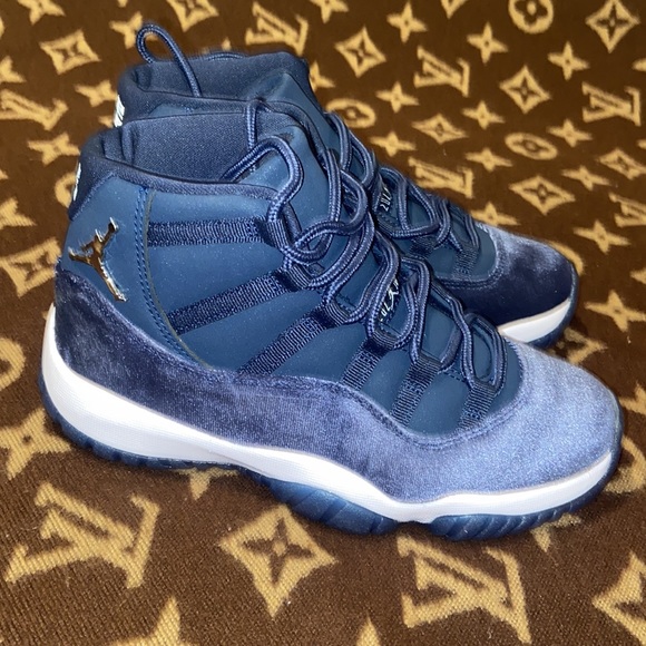 Blue Jordan 11 Retro Sneakers - Picture 5 of 12